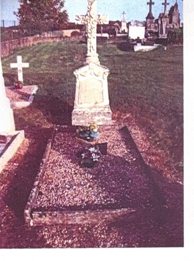 Sa tombe au cimetière de Jouy